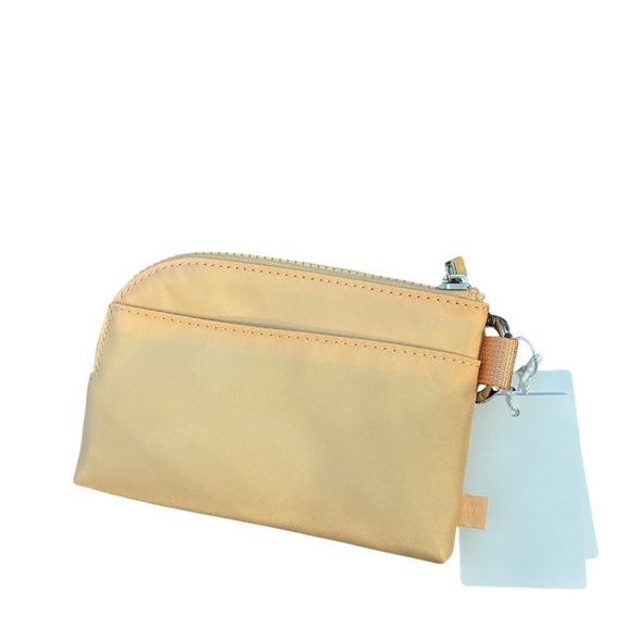Lululemon Peach Bellini Clippable Card Pouch - Picture 3 of 3